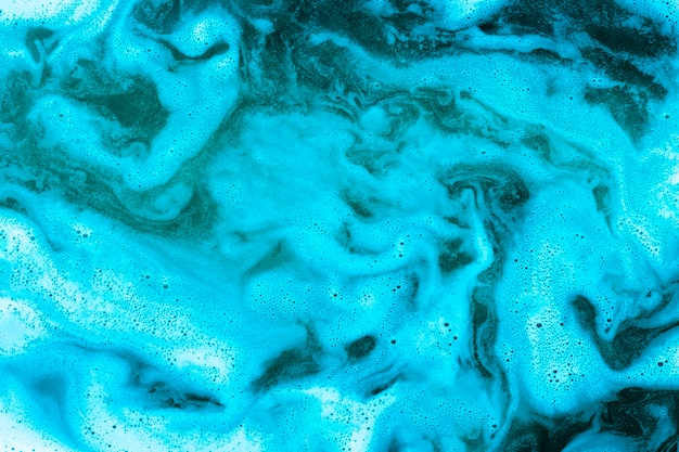  Tourbillons  De Mousse Sur Un Liquide  Bleu Photo Gratuite