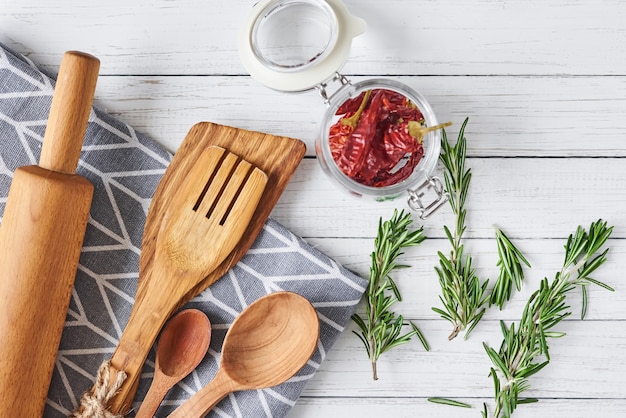 Ustensiles De Cuisine Et Ingrédients De Cuisine Sur Un Fond