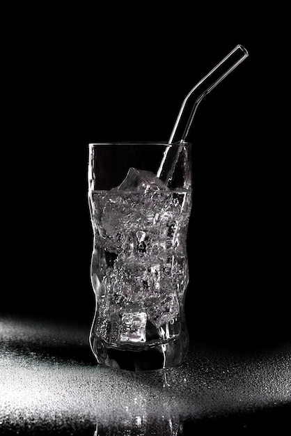  Verre  De Boisson Gazeuse  Eau  Gazeuse  Avec De La Glace Sur 