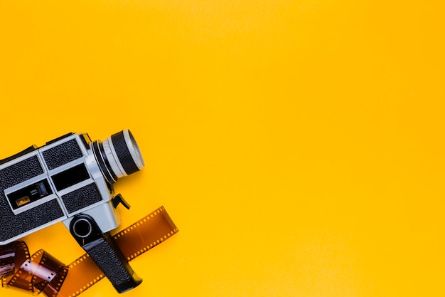 Vintage caméra vidéo avec celluloïd Photo gratuit