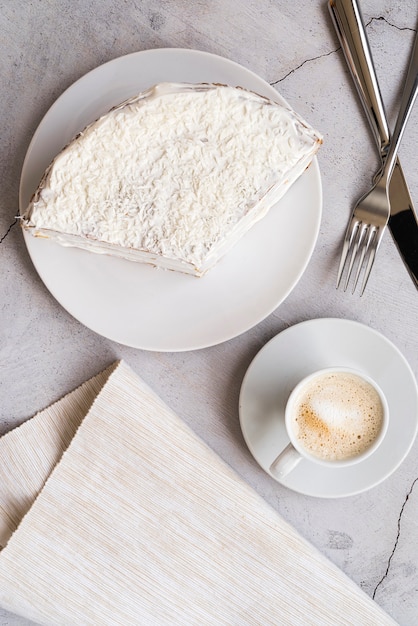 Vue De Dessus Délicieux Morceau De Gâteau Sur Une Plaque Photo gratuit