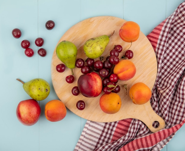 Vue De Dessus Du Mod Le De Fruits Comme Cerise Abricot Poire P Che Sur