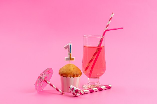 Une Vue De Face Anniversaire Petit Gateau Avec Sifflet D Anniversaire Rose Jus De Paille Sur Rose Couleur Celebration Biscuit Photo Gratuite