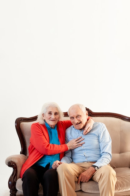 Couple Personnes Agées Couple De Personnes âgées Tenant Les Mains Ensemble 