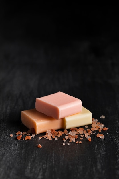 Vue de face divers type de savon Photo gratuit