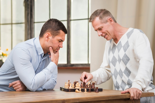 Vue Frontale, De, Père Fils, Jouer échecs Photo gratuit