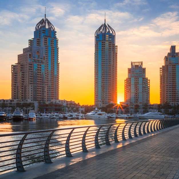 Vue De La Marina De Dubaï Au Lever Du Soleil émirats Arabes Unis