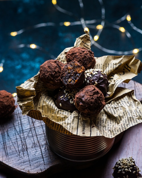 Tartufo di caramelle al cioccolato con pezzi di cioccolato ...