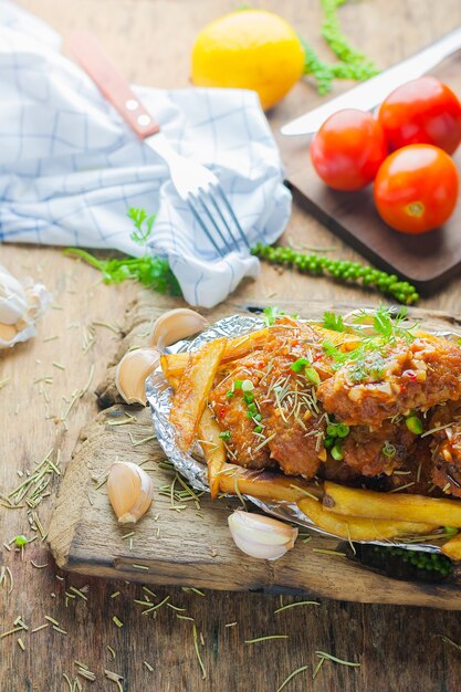 Ali di pollo fritte con salsa piccante di peperoncino ...