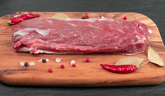 Filetto Di Filetto Di Agnello Crudo Foto Premium