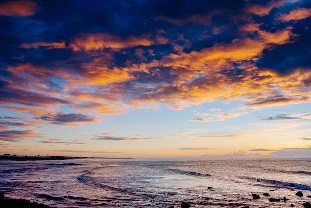 Tramonto Sul Mare Effetto Tonico Di Instagram Europa Georgia Foto Premium