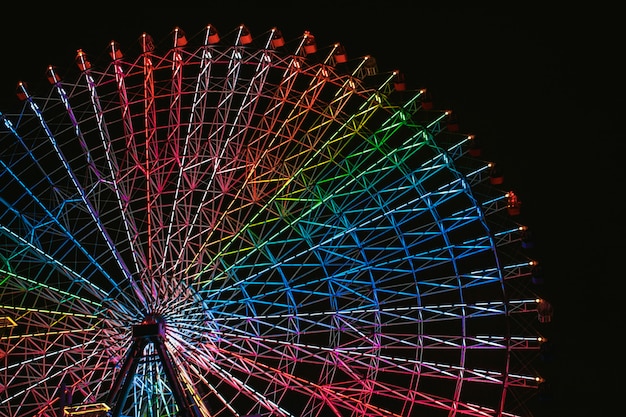 Ruota Panoramica Tempozan Situata A Osaka Giappone Vicino All Acquario Di Osaka Kaiyukan Foto Premium