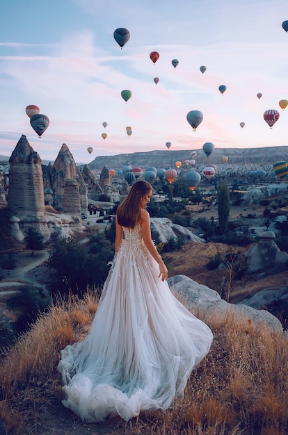 Sessione Di Matrimonio In Turchia Cappadocia Con Mongolfiere Foto Premium