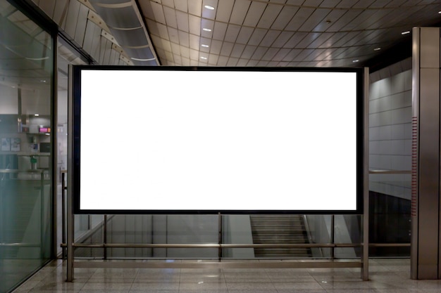 Immagine Del Mockup Di Manifesti Di Schermo Bianco Cartellone Bianco E ...