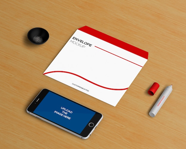 Download Concepto stationery con mockup de sobre y smartphone ...