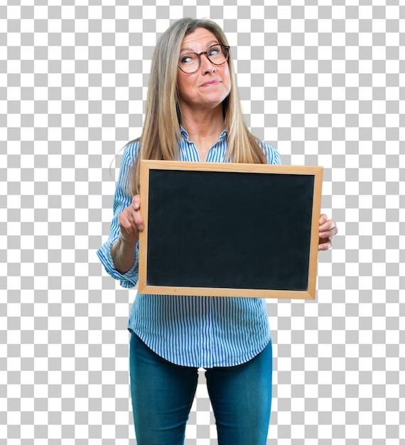 Hogere mooie vrouw met een aanplakbiljet Premium Psd