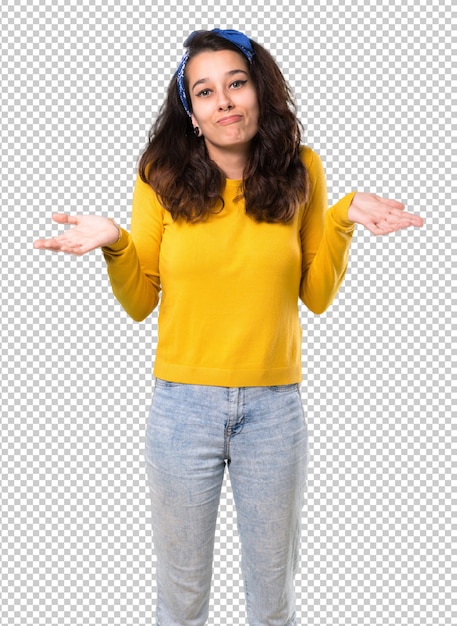 Jong meisje met gele sweater en blauwe bandana op haar hoofd Premium PSD Bestanden | Jong meisje met gele sweater en