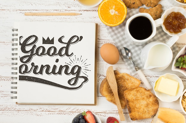 Maqueta de libreta con concepto de desayuno PSD gratuito