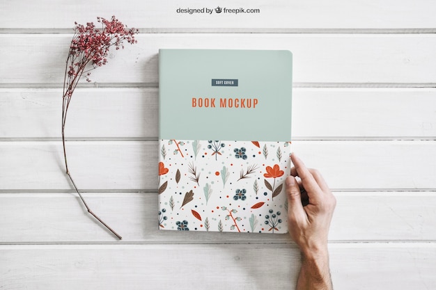 Download Mock up de libro con flor | Descargar PSD gratis