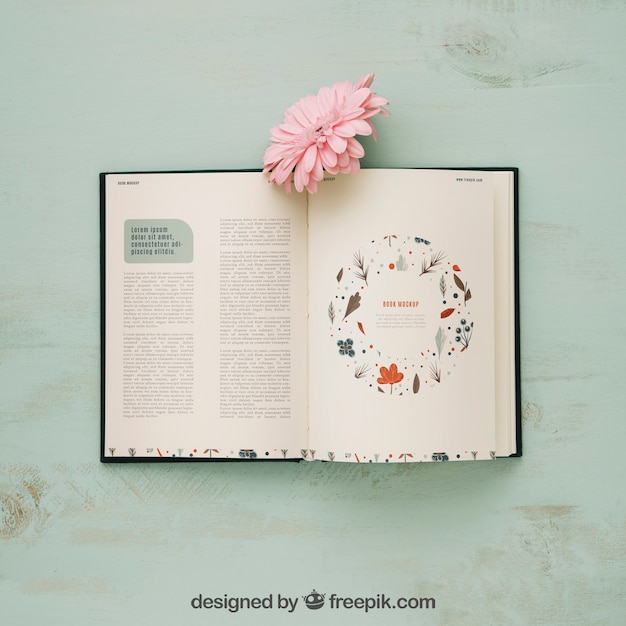 Download Mockup de conceito de primavera com livro e flor rosa | Download PSD gratuito