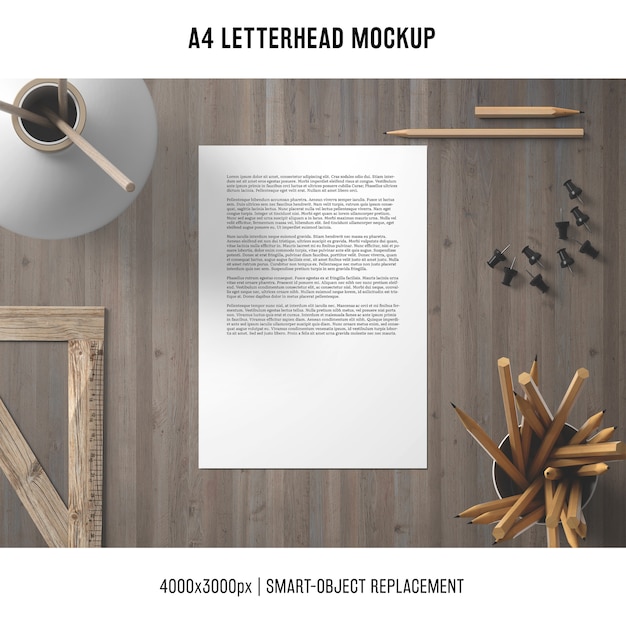 Mockup di carta intestata a4 con elementi in legno Psd Gratuite