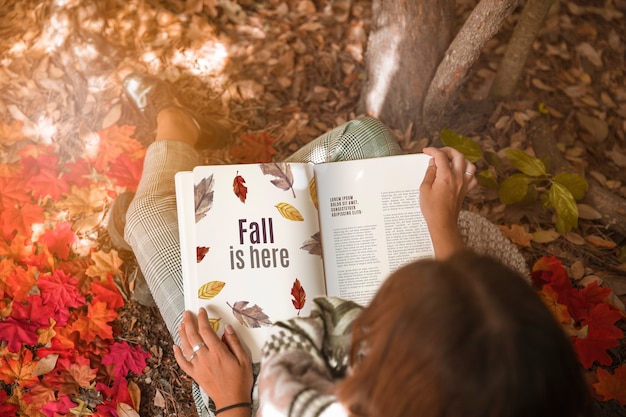 Download Mockup de libro abierto con concepto de halloween ...