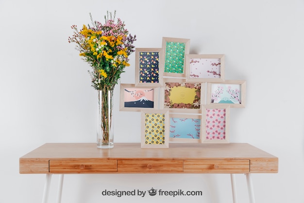 Download Mockup de primavera con marcos y jarrón de flores sobre mesa | Archivo PSD Gratis