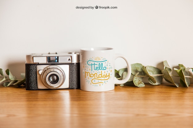 Mockup de taza y cámara | Archivo PSD Gratis