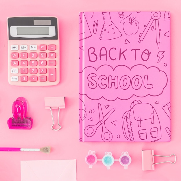 Rosa torna a scuola mockup con copertina del notebook Psd Gratuite