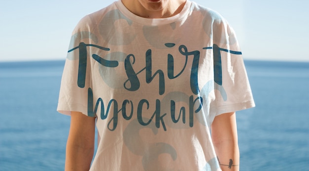 Download T-shirt design mockup | PSD Gratis