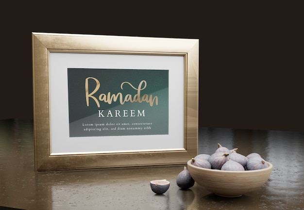 Arrangement avec cadre et figues ramadan kareem Psd gratuit