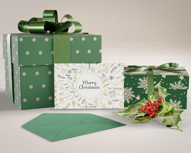 Cadeaux et carte de noël préparés Psd gratuit