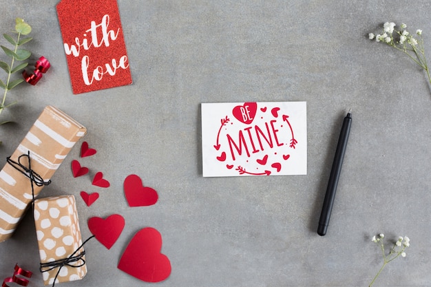 Maquette de carte de saint valentin vue de dessus Psd gratuit