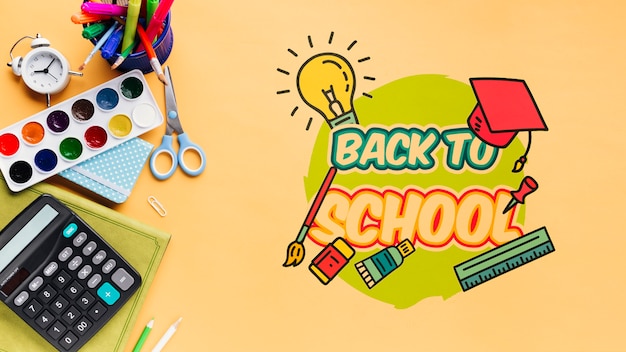 Vue de dessus à l'école avec fond orange Psd gratuit