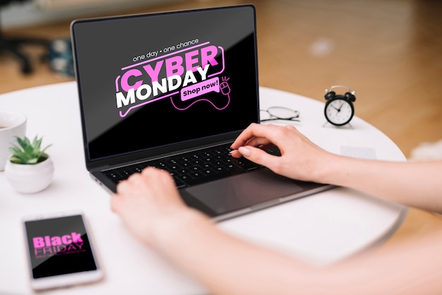 Vue de face de la maquette du concept de cyber lundi Psd gratuit