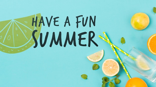 Flat lay copyspace mockup com elementos de verão Psd grátis