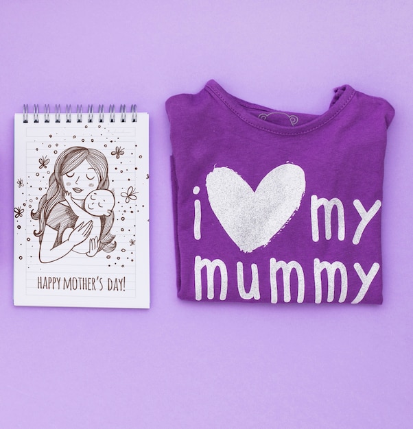 Flat lay dia das mães composição com maquete de bloco de notas Psd grátis