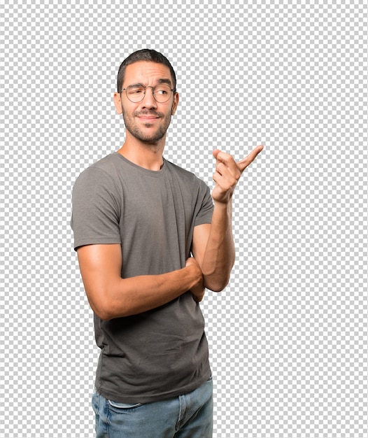 Hesitante jovem apontando para você com o dedo Psd Premium