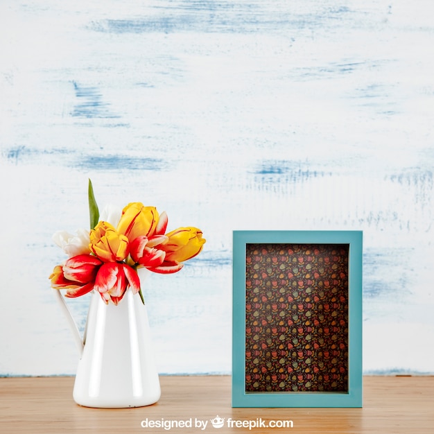 Mockup de primavera com quadro vertical e vaso de flores Psd grátis
