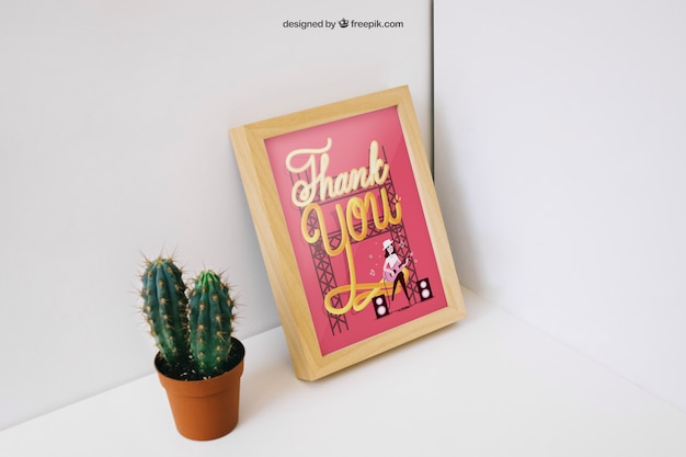 Download Mockup Decorativo De Quadro De Fotos Com Cactos Psd Gratis