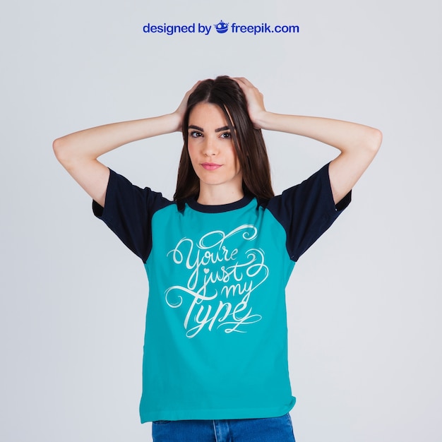 Download Mockup feminino da camiseta | PSD Grátis