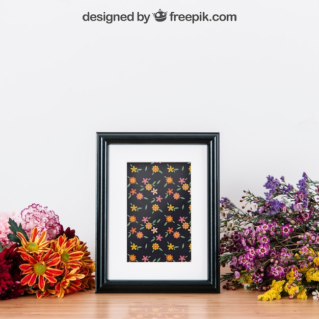 Download Mockup floral bonito do quadro | PSD Grátis