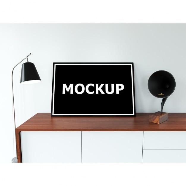 Download Mockup quadro na mesa com lâmpada | PSD Grátis