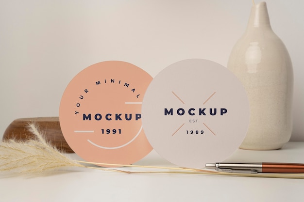 Download Variedade de mock-up de panfleto redondo | PSD Premium