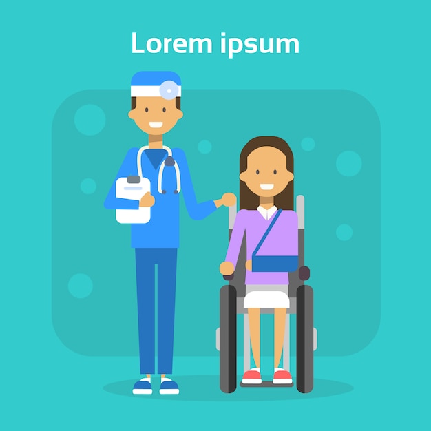 Docteur en médecine avec une jeune femme sur une chaise roulante, heureuse femme handicapée souriante, assis sur un concept de handicap Vecteur Premium