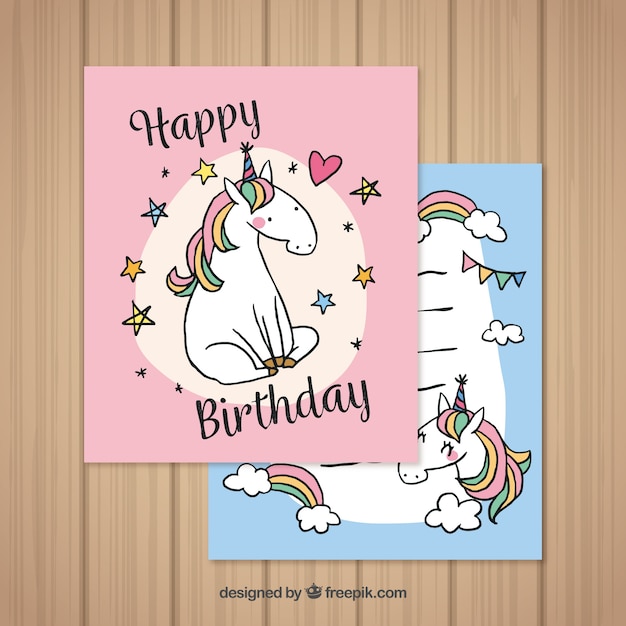 Jolies Cartes D Anniversaire Avec Une Licorne Dessinee A La Main Vecteur Gratuite