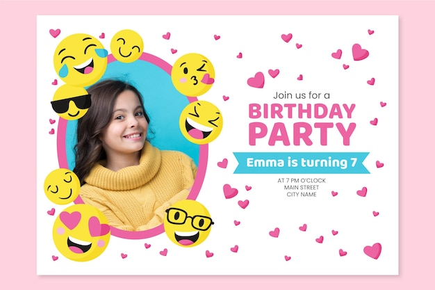 Modele D Invitation D Anniversaire Emoji Dessine A La Main Avec Photo Vecteur Gratuite