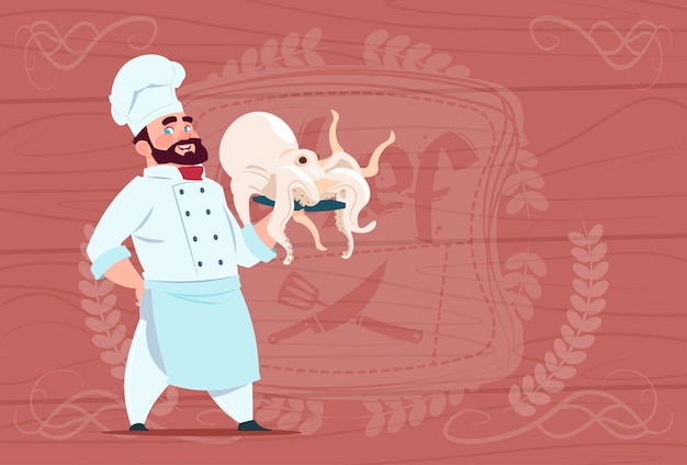 Chef cocinero hold octopus smiling cartoon jefe del restaurante en uniforme blanco sobre fondo con textura de madera Vector Premium