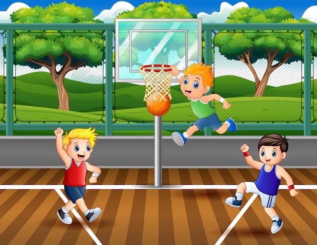 Tres Niños Jugando Baloncesto En La Cancha | Vector Premium