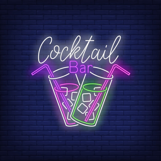 Cocktailbar-neontext, zwei getränkegläser, strohe und eiswürfel Kostenlosen Vektoren